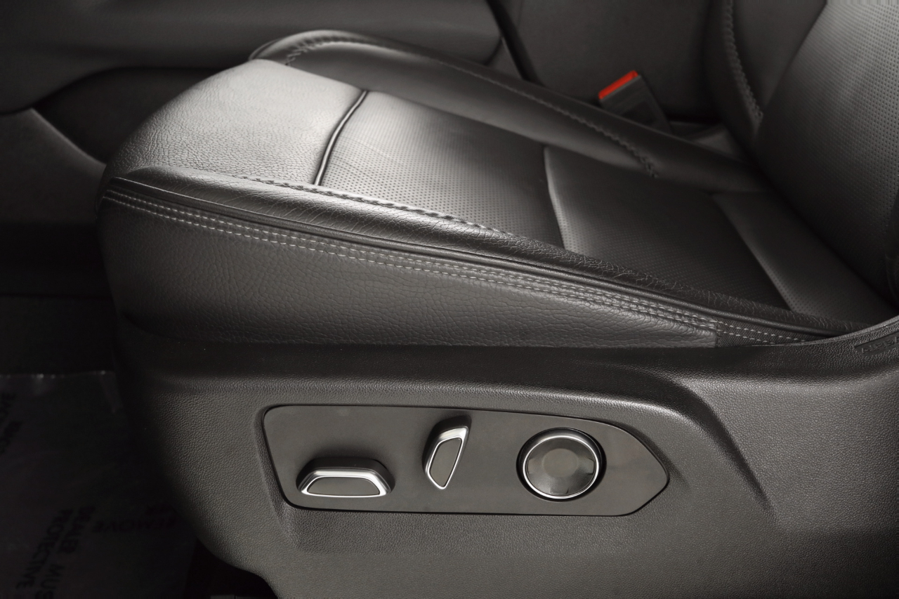 GMC Yukon XL Denali 4WD 2023