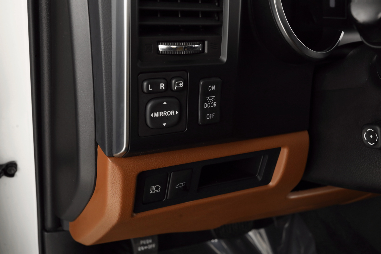 Toyota Sequoia Plantium 4WD 2018