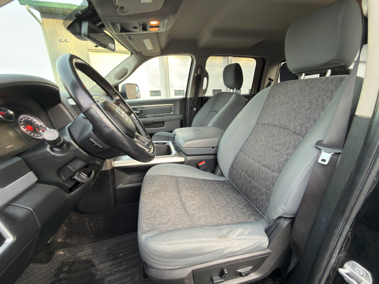 RAM 1500 Big Horn Crew Cab 4WD 2018