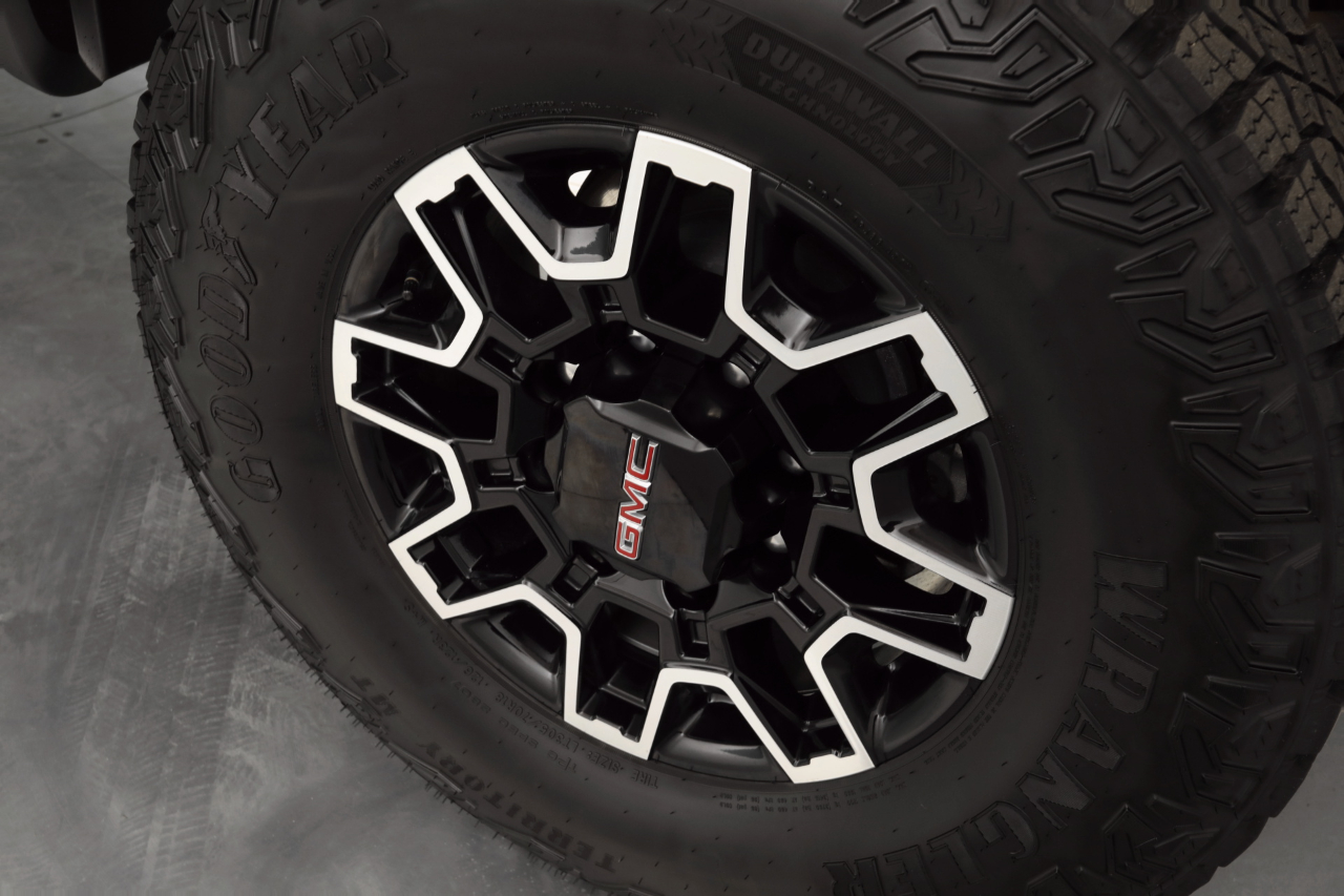 GMC Sierra 2500HD AT4X Crew Cab 4WD 2025