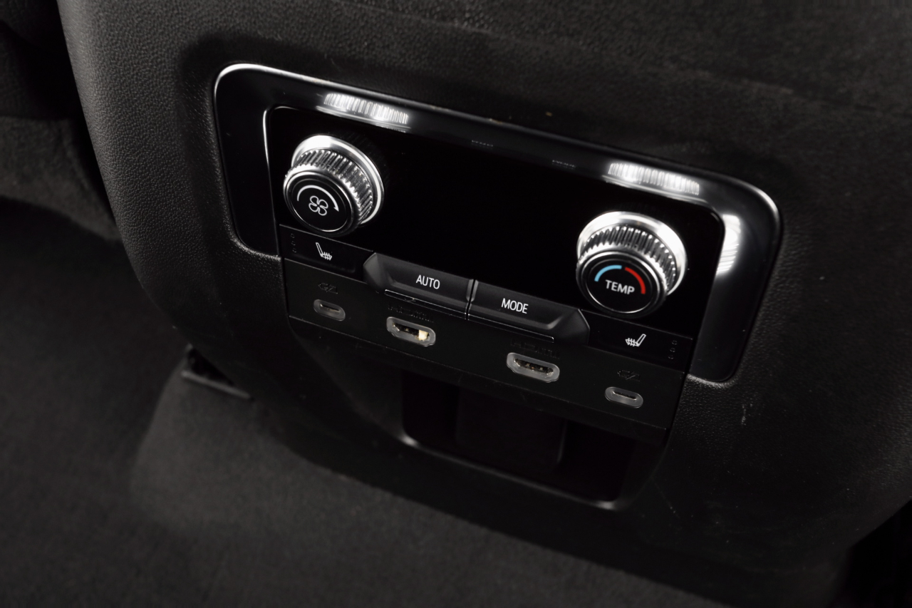 GMC Yukon XL Denali 4WD 2023