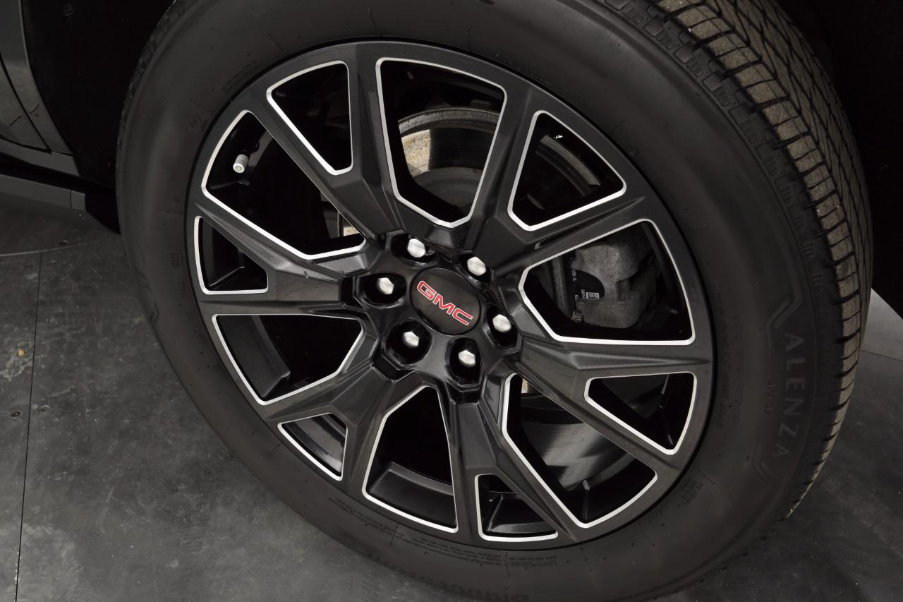 GMC Yukon Denali 4WD 2024