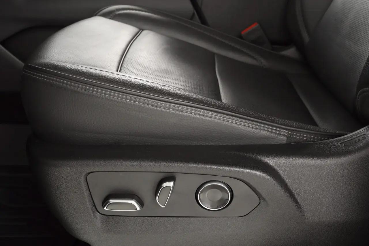 GMC Yukon Denali 4WD 2024