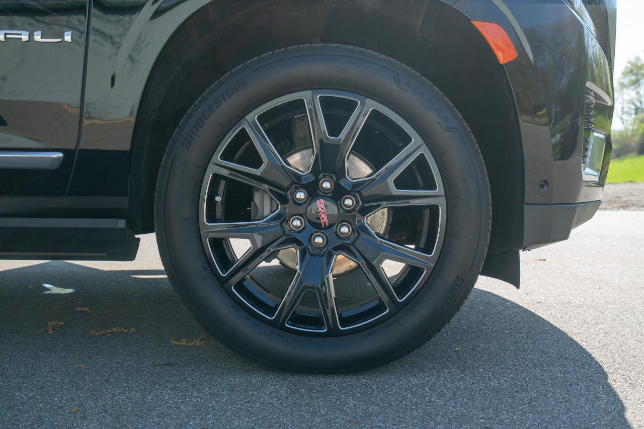 GMC Yukon Denali 4WD 2024