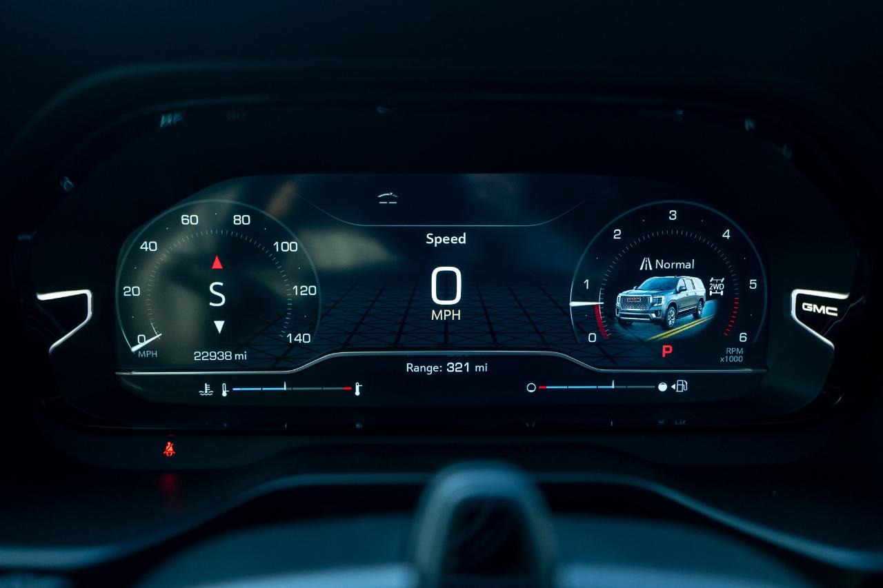 GMC Yukon Denali 4WD 2024