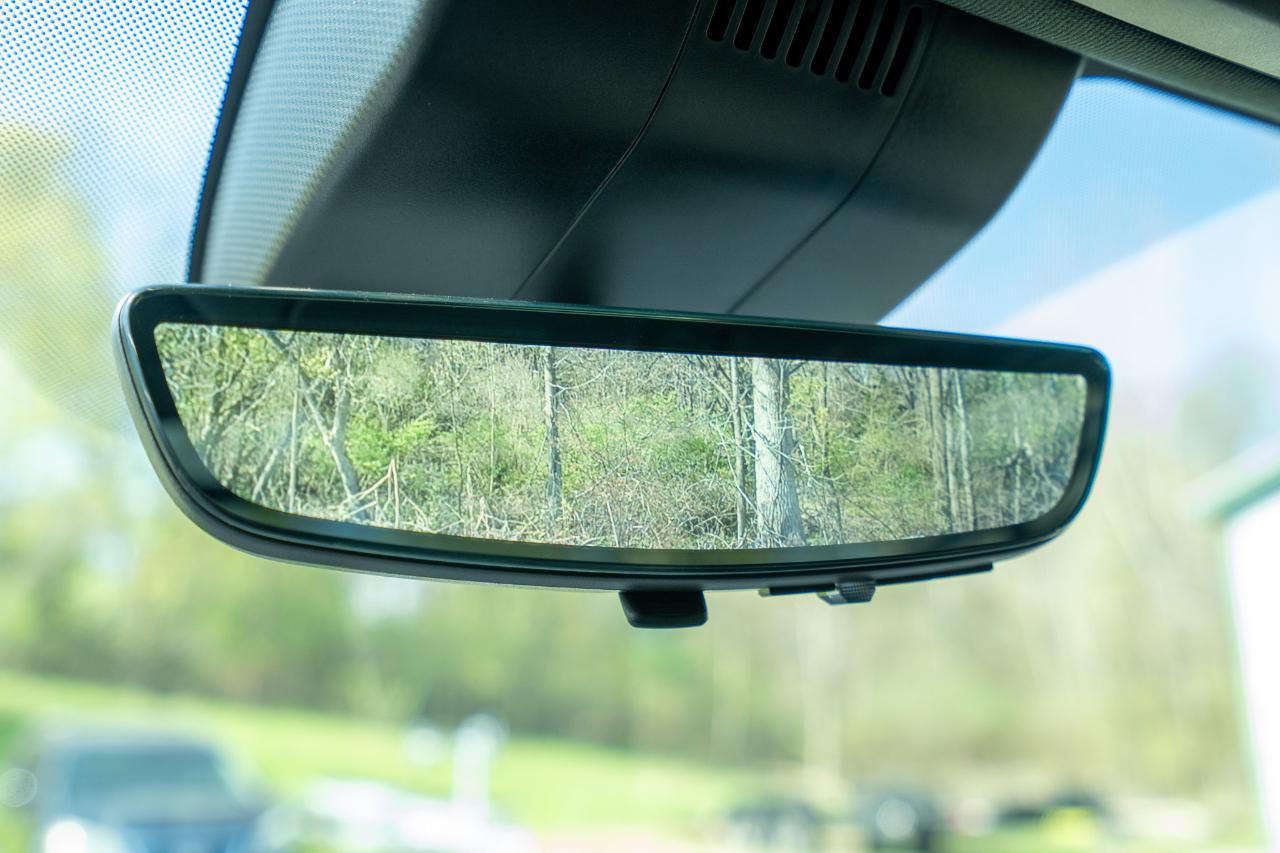GMC Yukon Denali 4WD 2024
