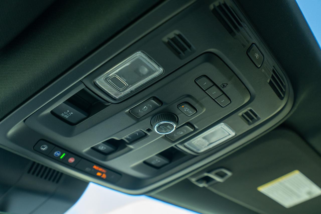 GMC Yukon Denali 4WD 2024