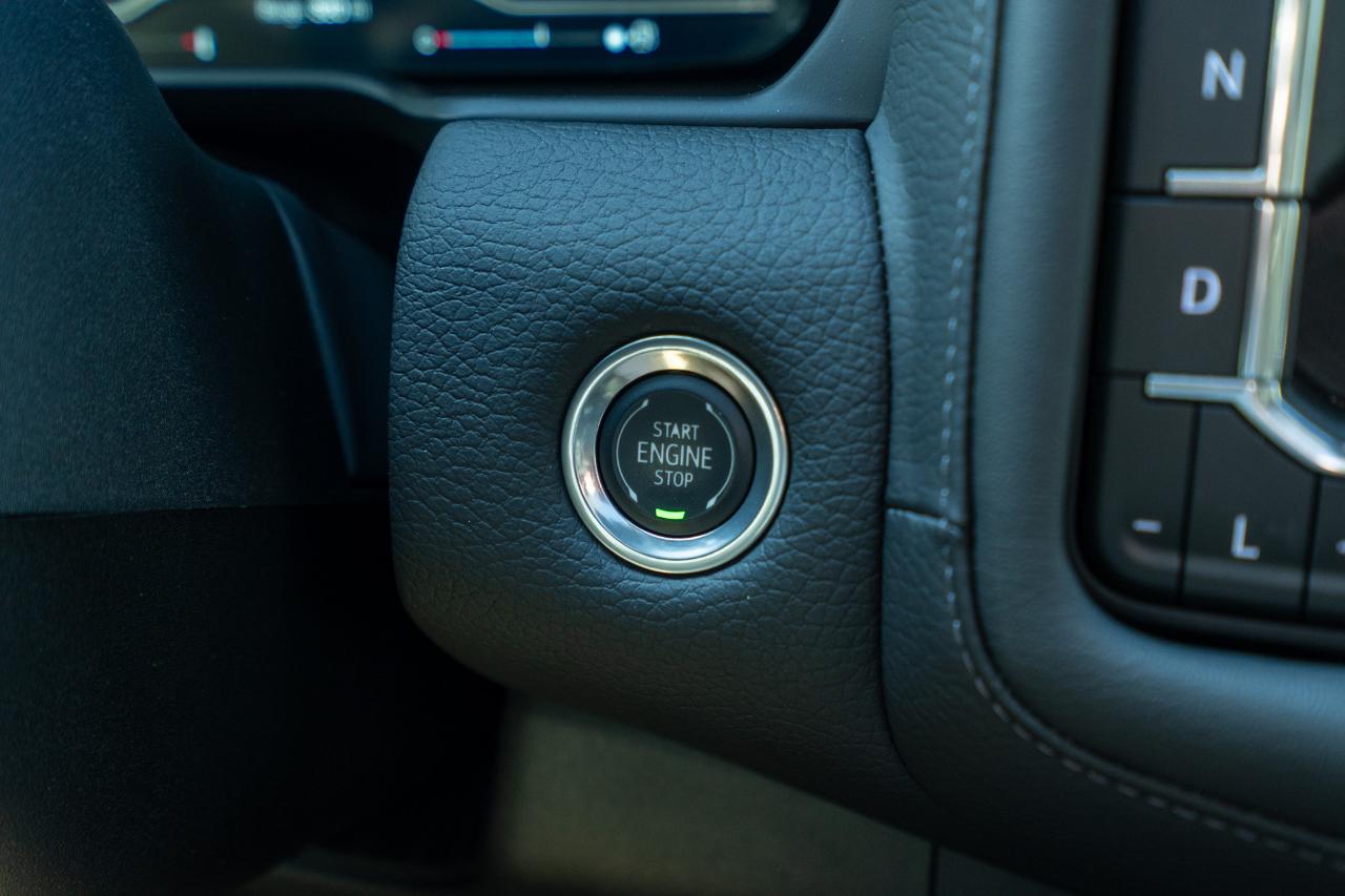 GMC Yukon Denali 4WD 2024
