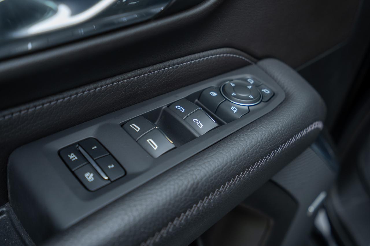 2024 GMC Yukon Denali - Photo 19