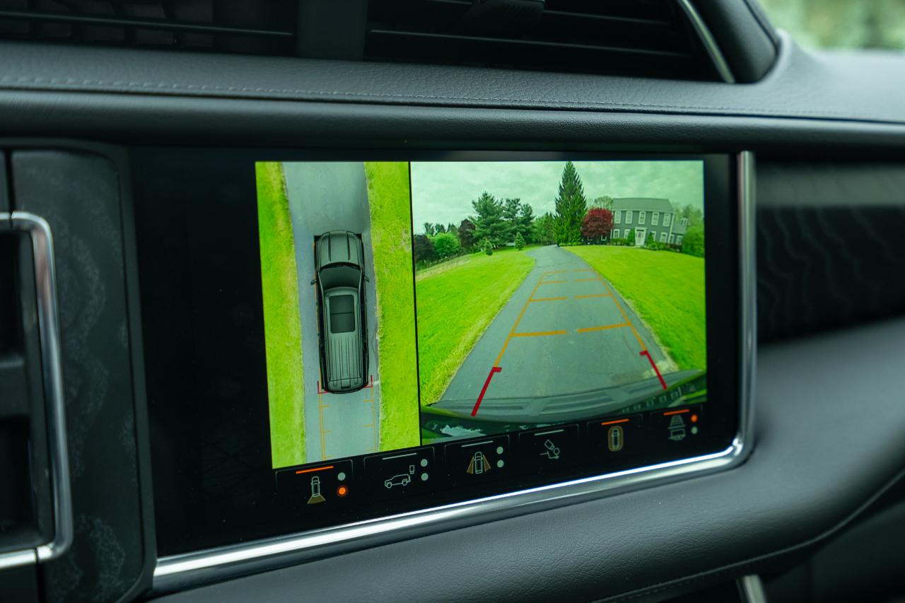 2024 GMC Yukon Denali - Photo 31