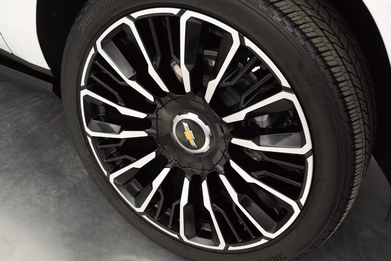 Chevrolet Suburban High Country 4WD 2025