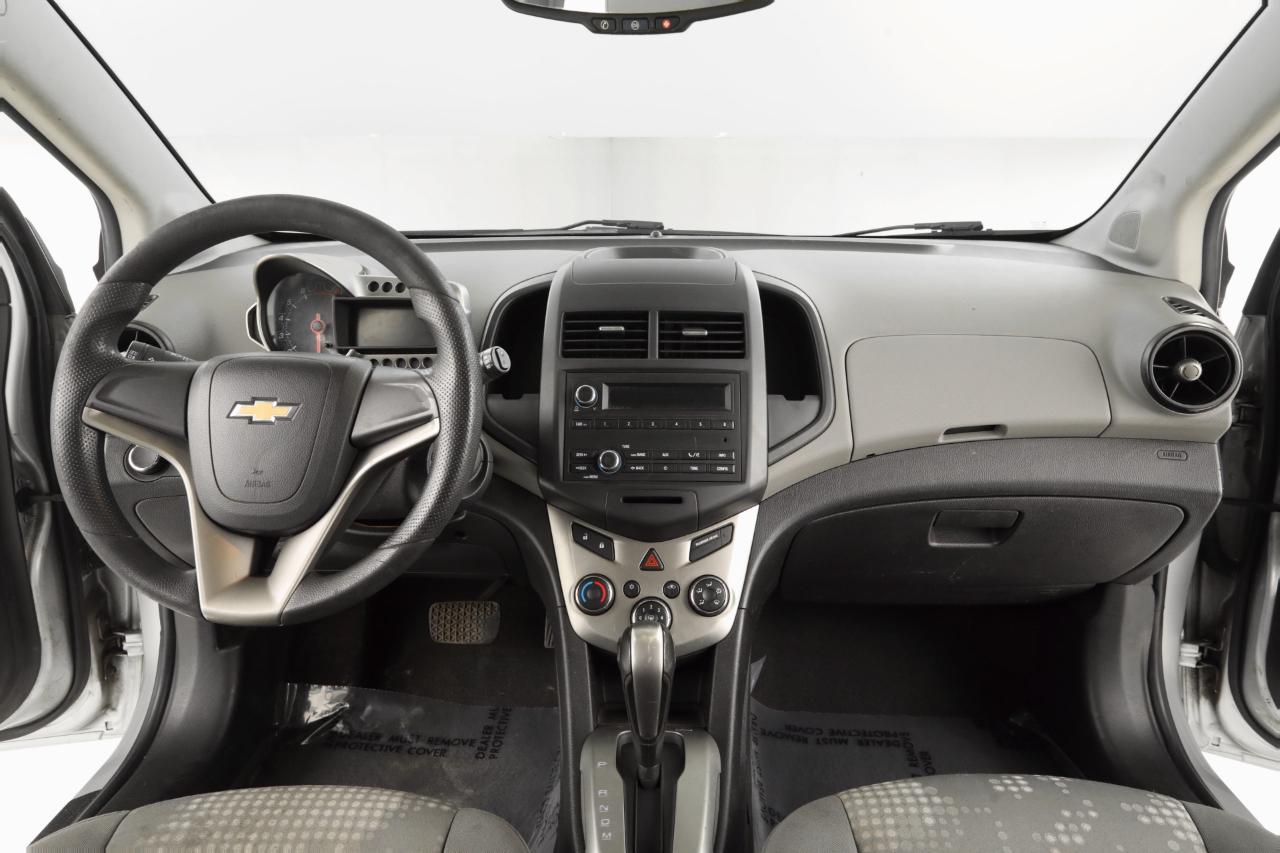 Chevrolet Sonic LS 2012