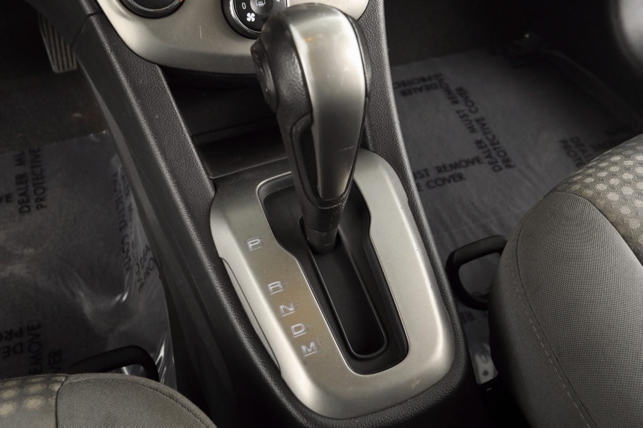 Chevrolet Sonic LS 2012