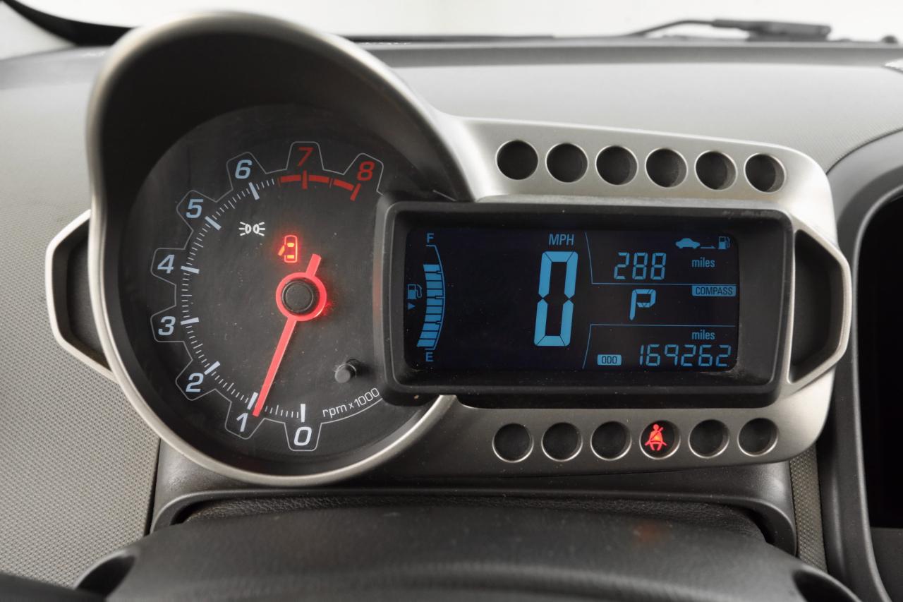 Chevrolet Sonic LS 2012