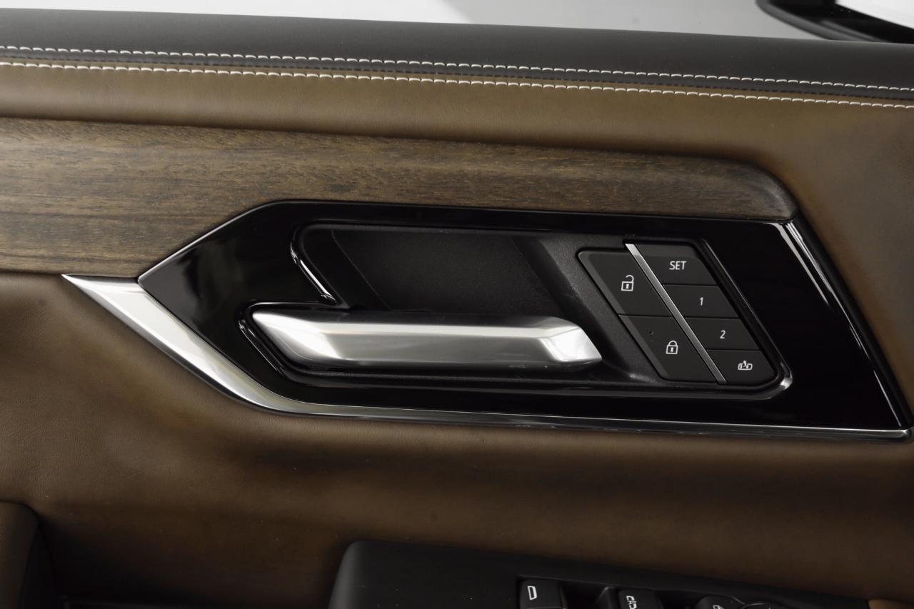 GMC Yukon XL Denali Ultimate 4WD 2025