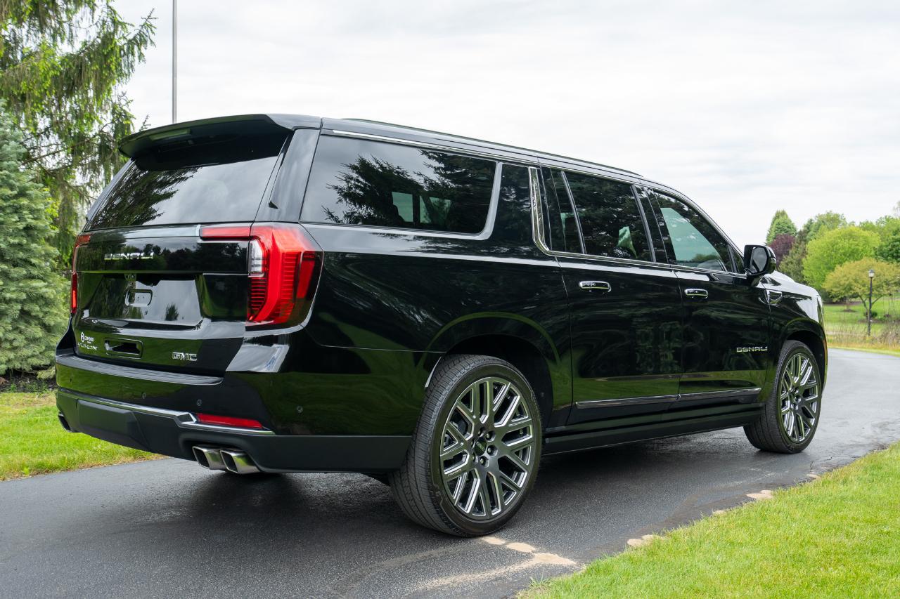 GMC Yukon XL Denali Ultimate 4WD 2025