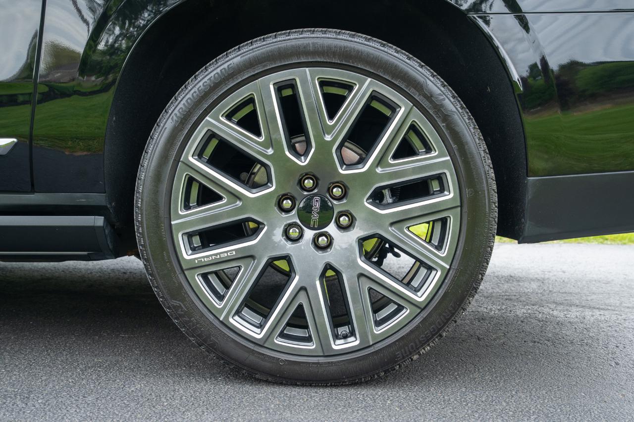 GMC Yukon XL Denali Ultimate 4WD 2025