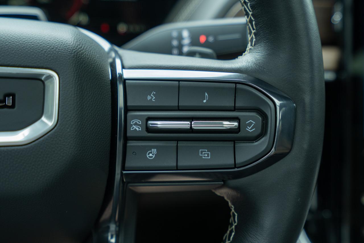 GMC Yukon XL Denali Ultimate 4WD 2025