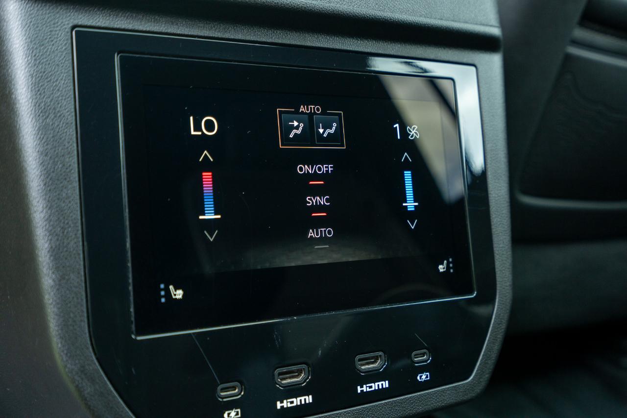 GMC Yukon XL Denali Ultimate 4WD 2025