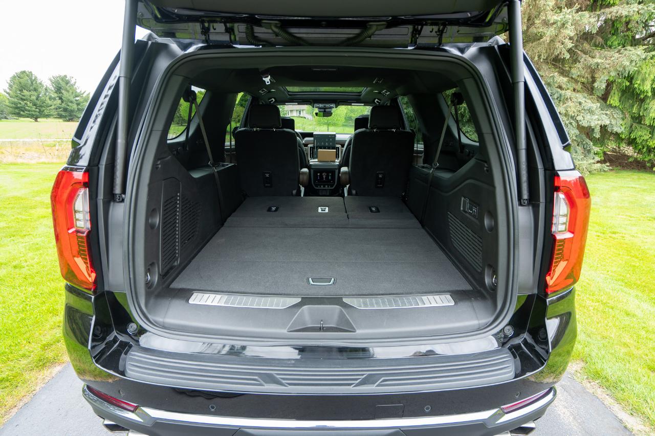 GMC Yukon XL Denali Ultimate 4WD 2025