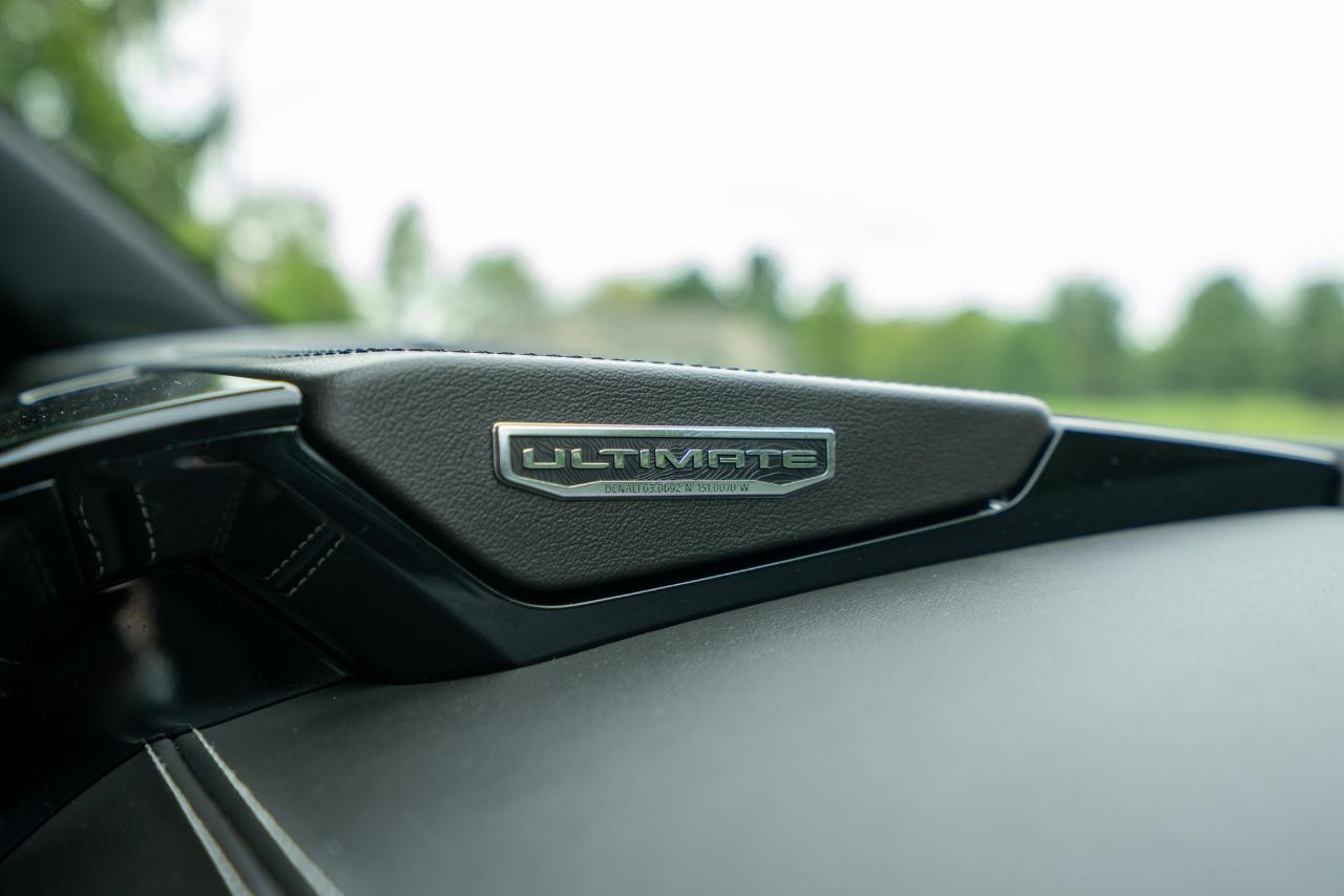 GMC Yukon XL Denali Ultimate 4WD 2025