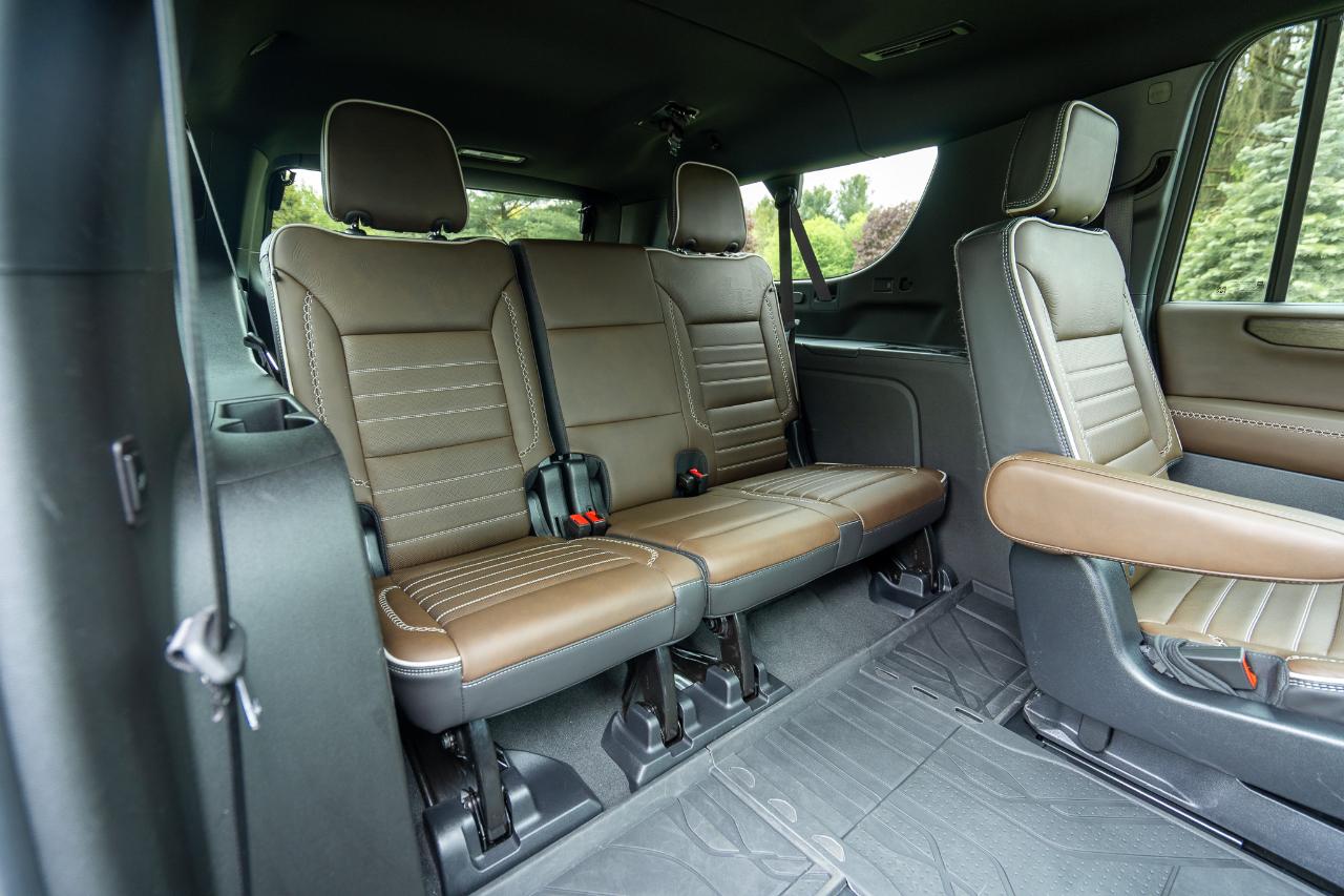 GMC Yukon XL Denali Ultimate 4WD 2025