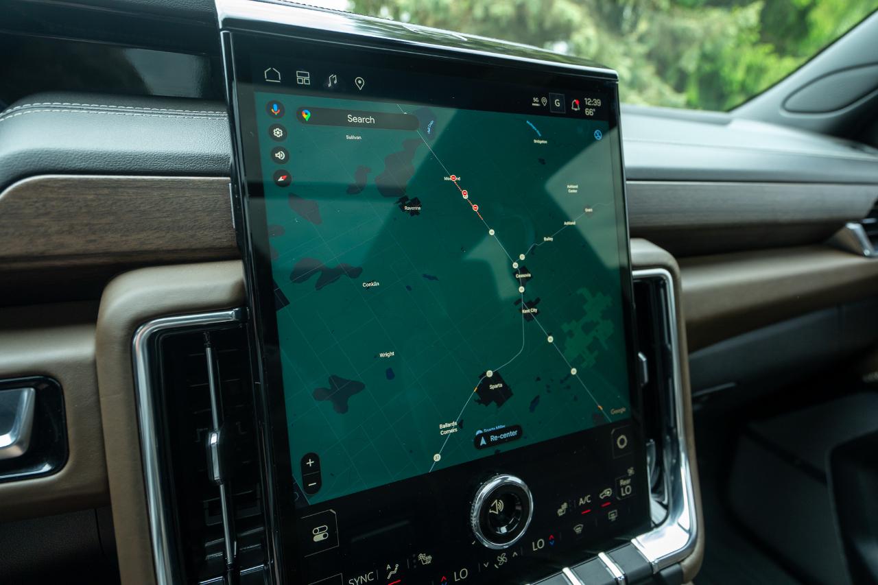GMC Yukon XL Denali Ultimate 4WD 2025