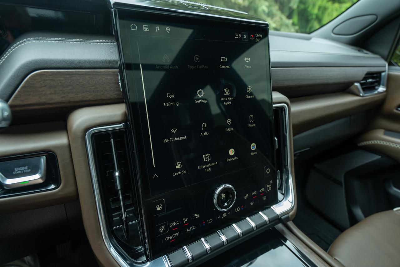 GMC Yukon XL Denali Ultimate 4WD 2025