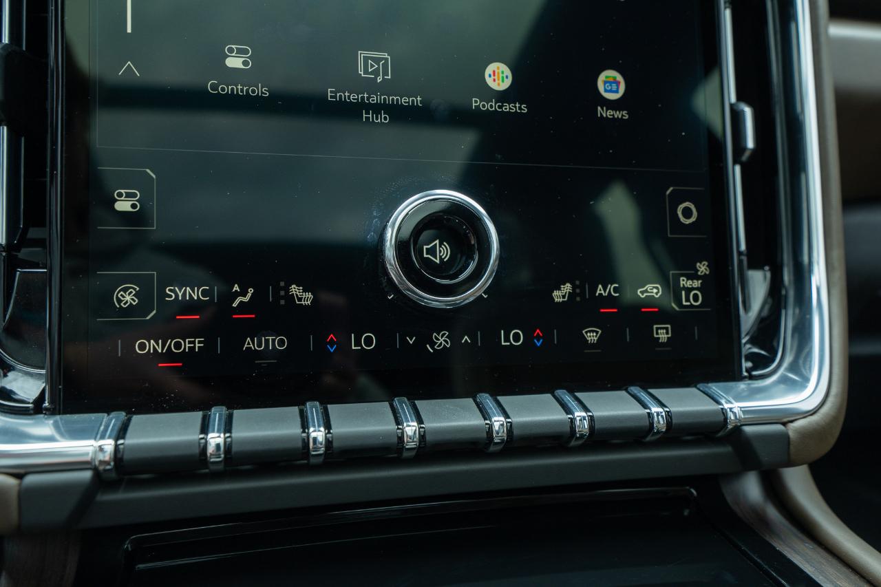 GMC Yukon XL Denali Ultimate 4WD 2025