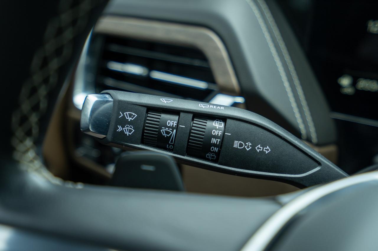 GMC Yukon XL Denali Ultimate 4WD 2025