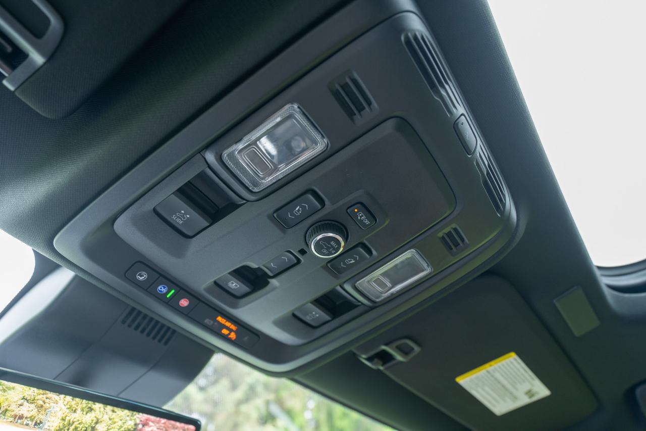 GMC Yukon XL Denali Ultimate 4WD 2025