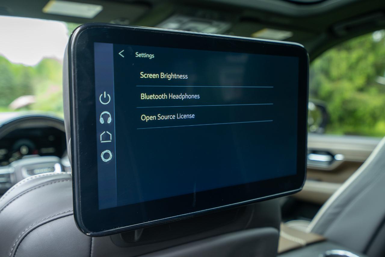 GMC Yukon XL Denali Ultimate 4WD 2025