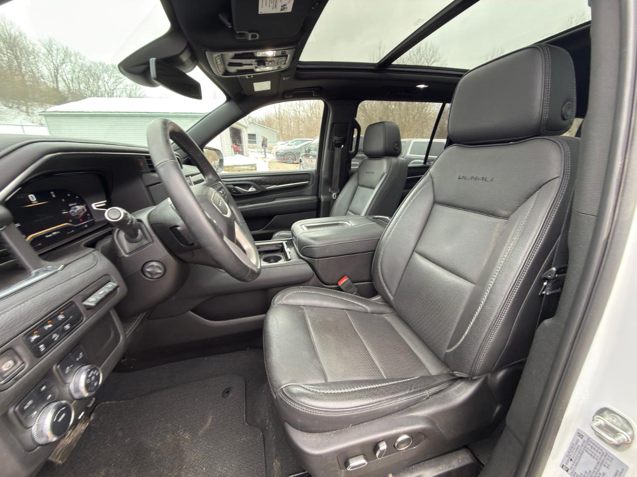 GMC Yukon XL Denali 4WD 2023