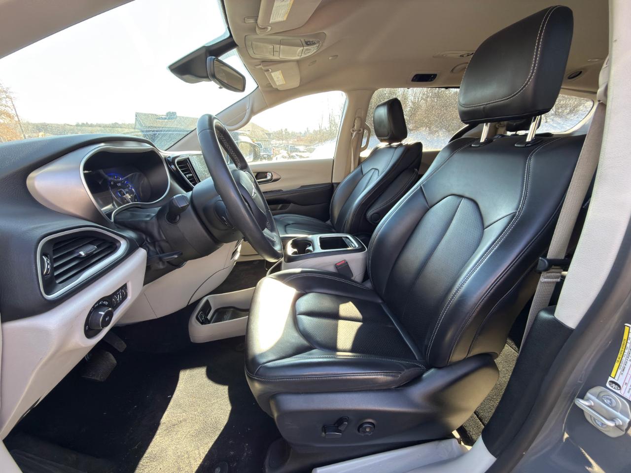 Chrysler Pacifica Touring L 2023