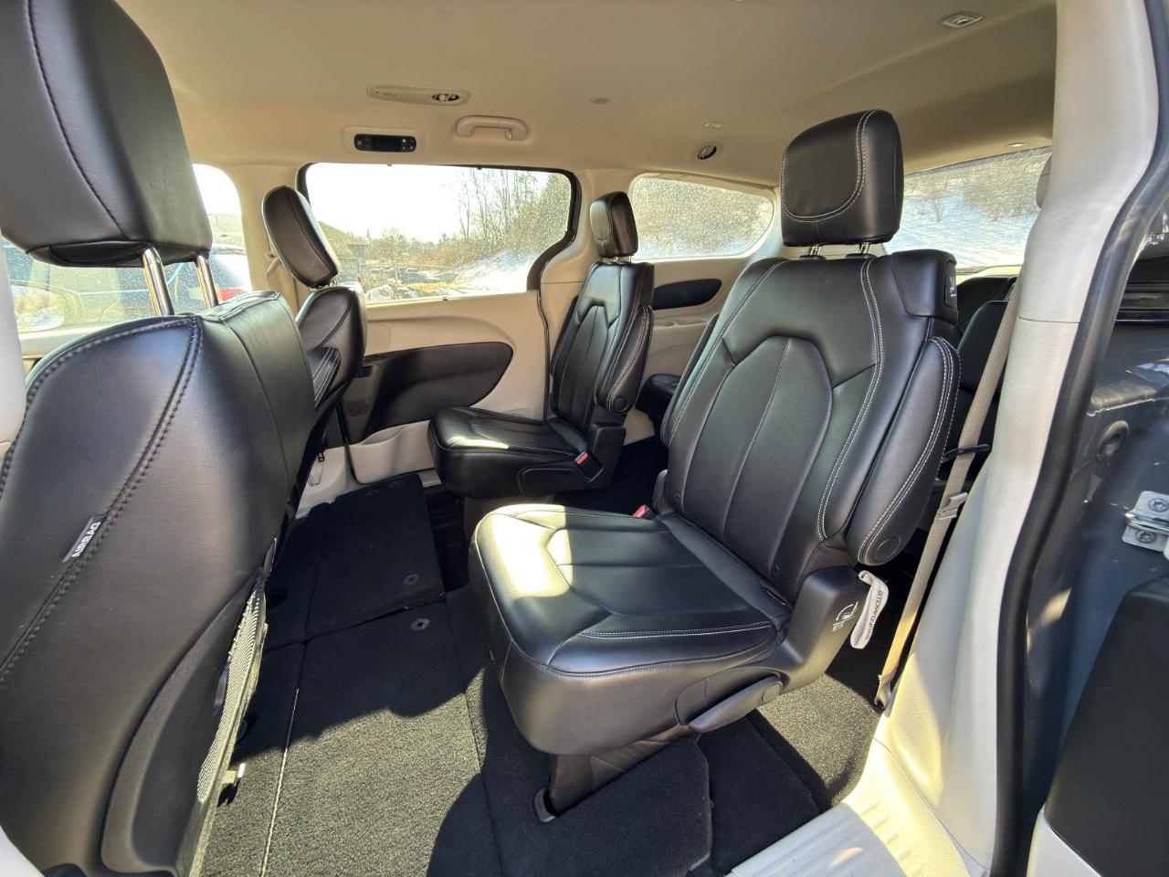 Chrysler Pacifica Touring L 2023