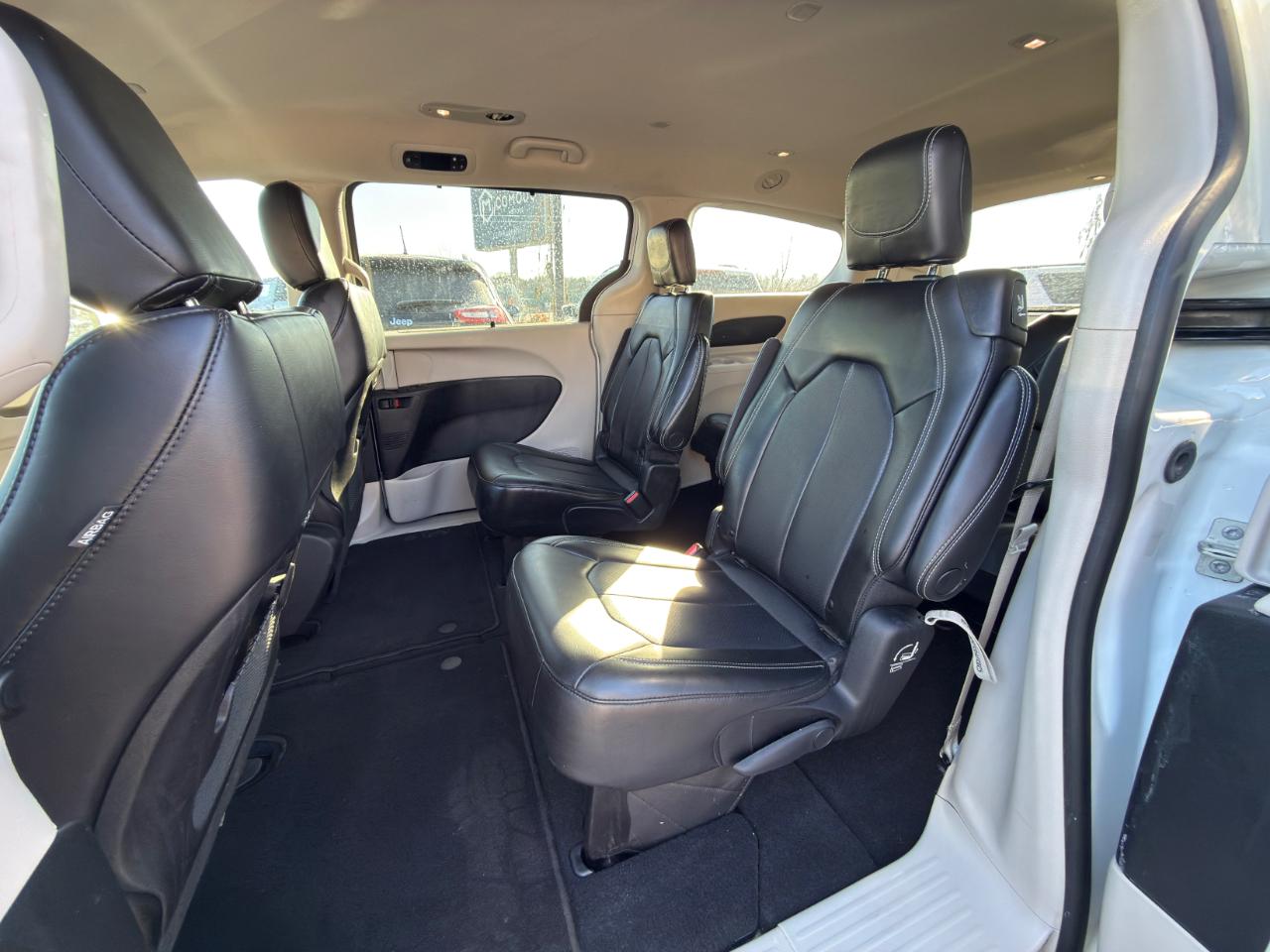 Chrysler Pacifica Touring L 2023