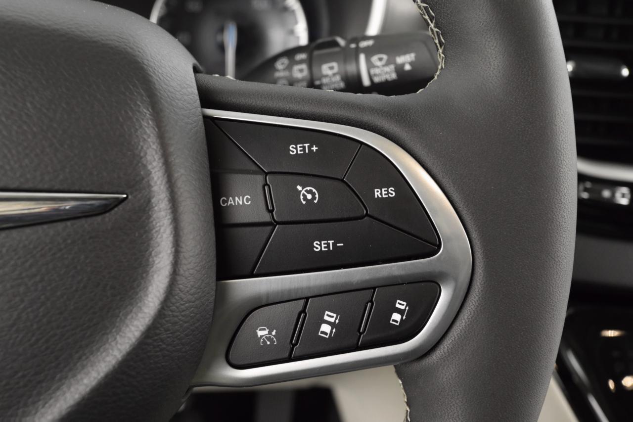 Chrysler Pacifica Touring L 2023