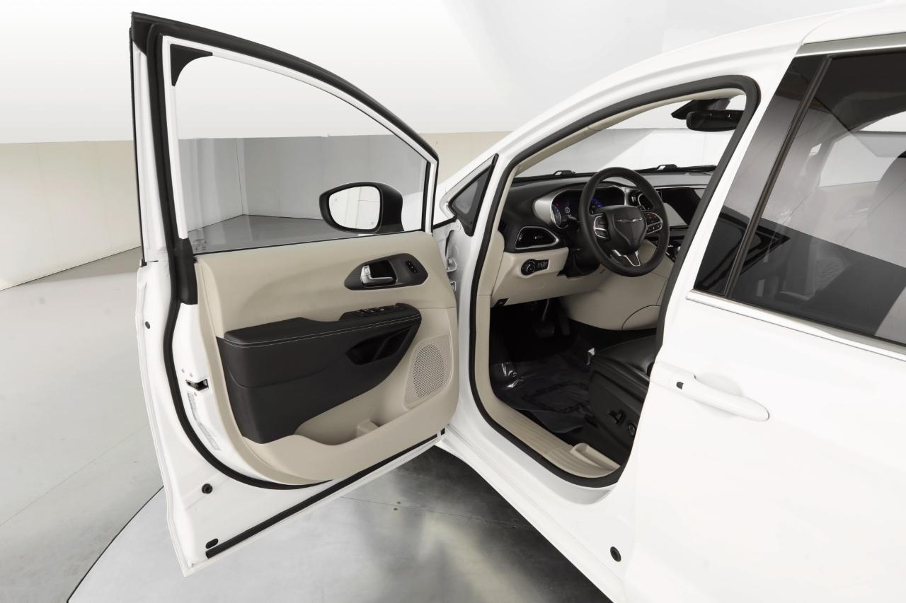 Chrysler Pacifica Touring L 2023