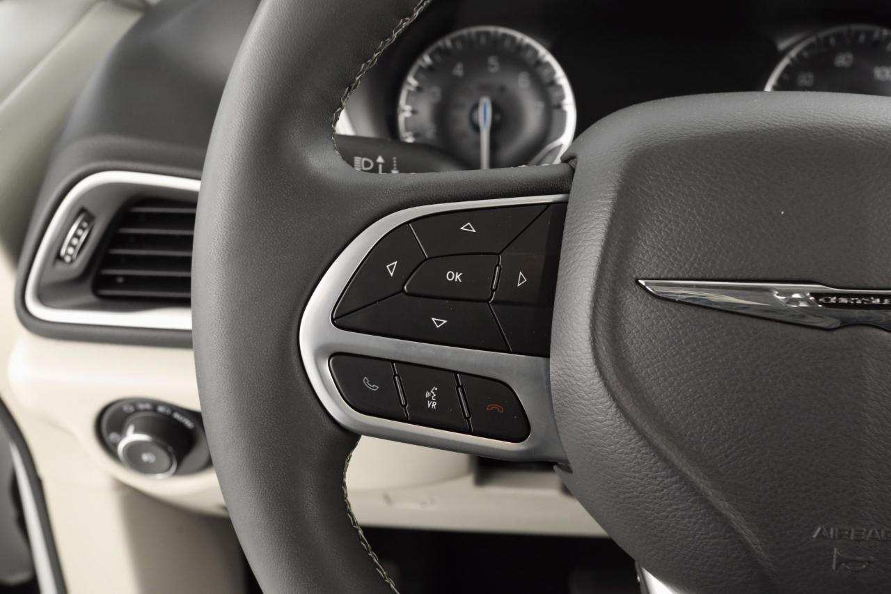 Chrysler Pacifica Touring L 2023