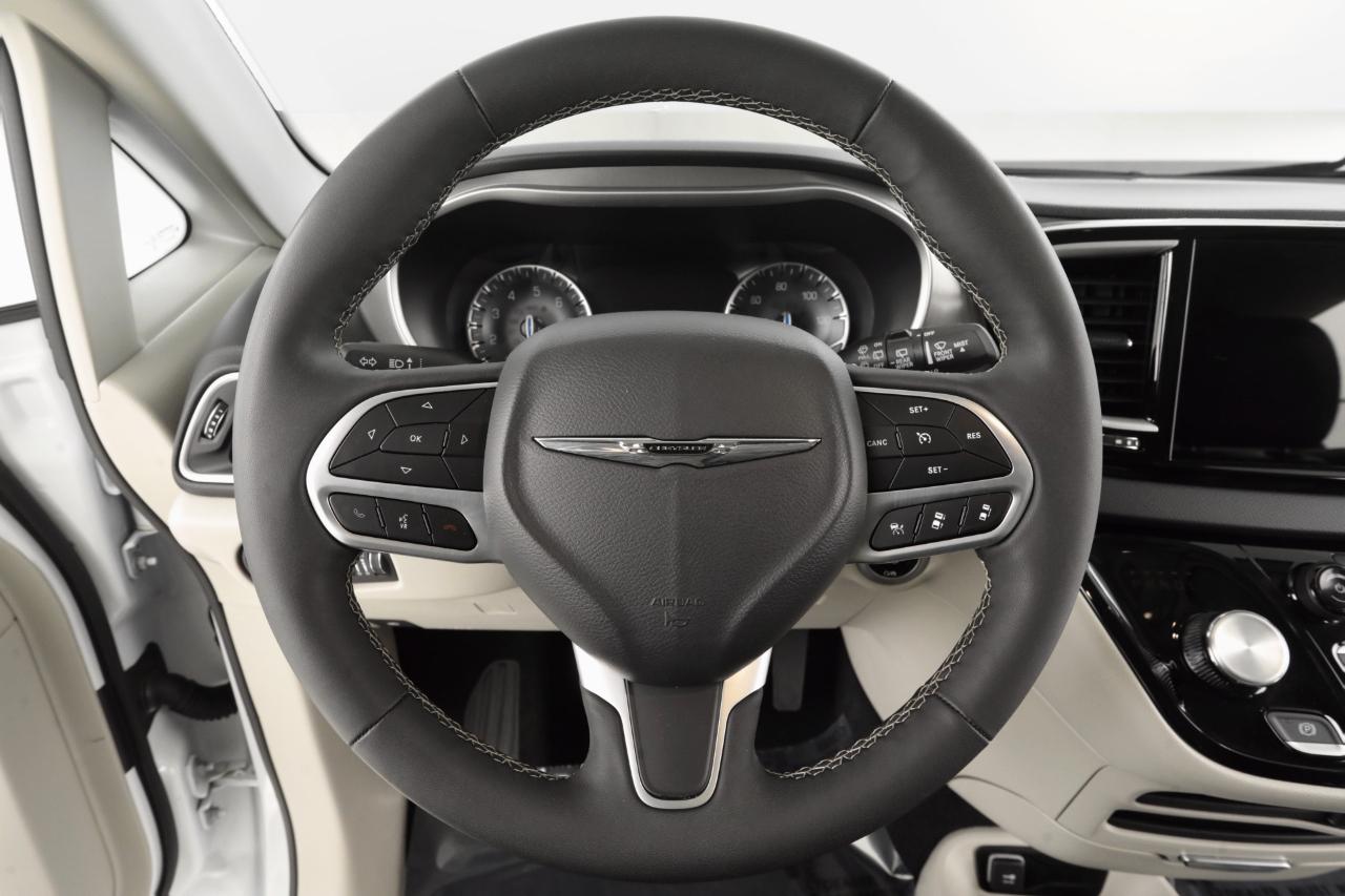 Chrysler Pacifica Touring L 2023