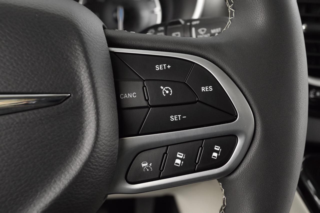 Chrysler Pacifica Touring L 2023