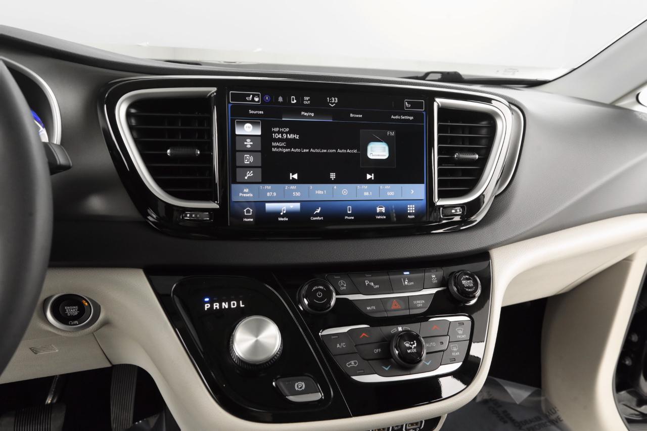 Chrysler Pacifica Touring L 2023