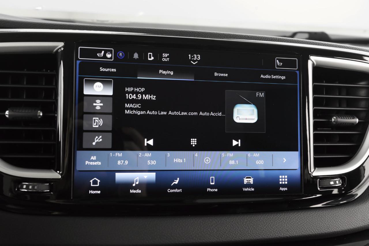 Chrysler Pacifica Touring L 2023