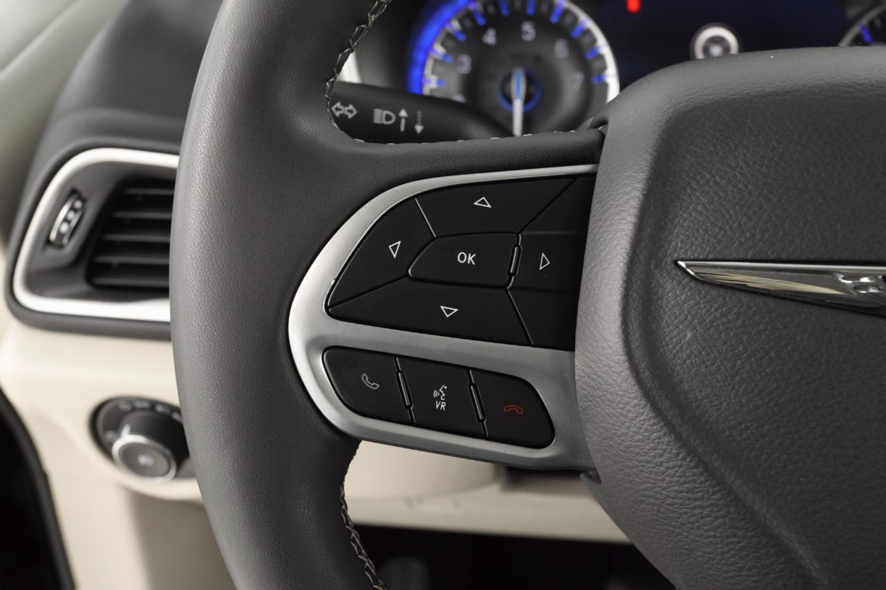 Chrysler Pacifica Touring L 2023