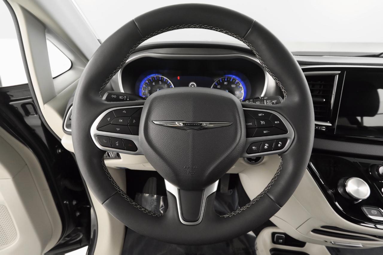 Chrysler Pacifica Touring L 2023