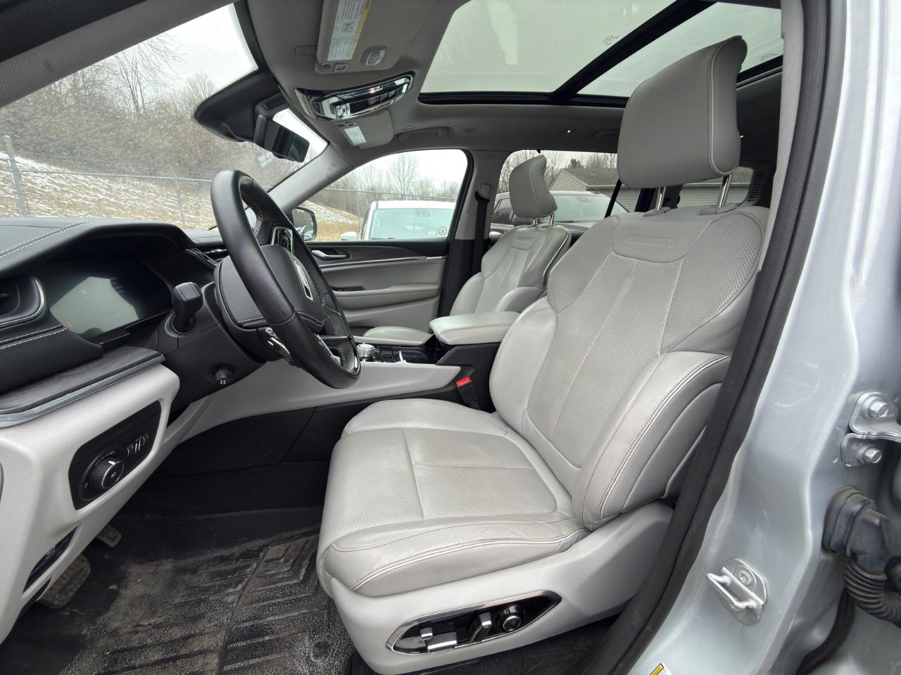 Jeep Grand Cherokee L Overland 4WD 2022