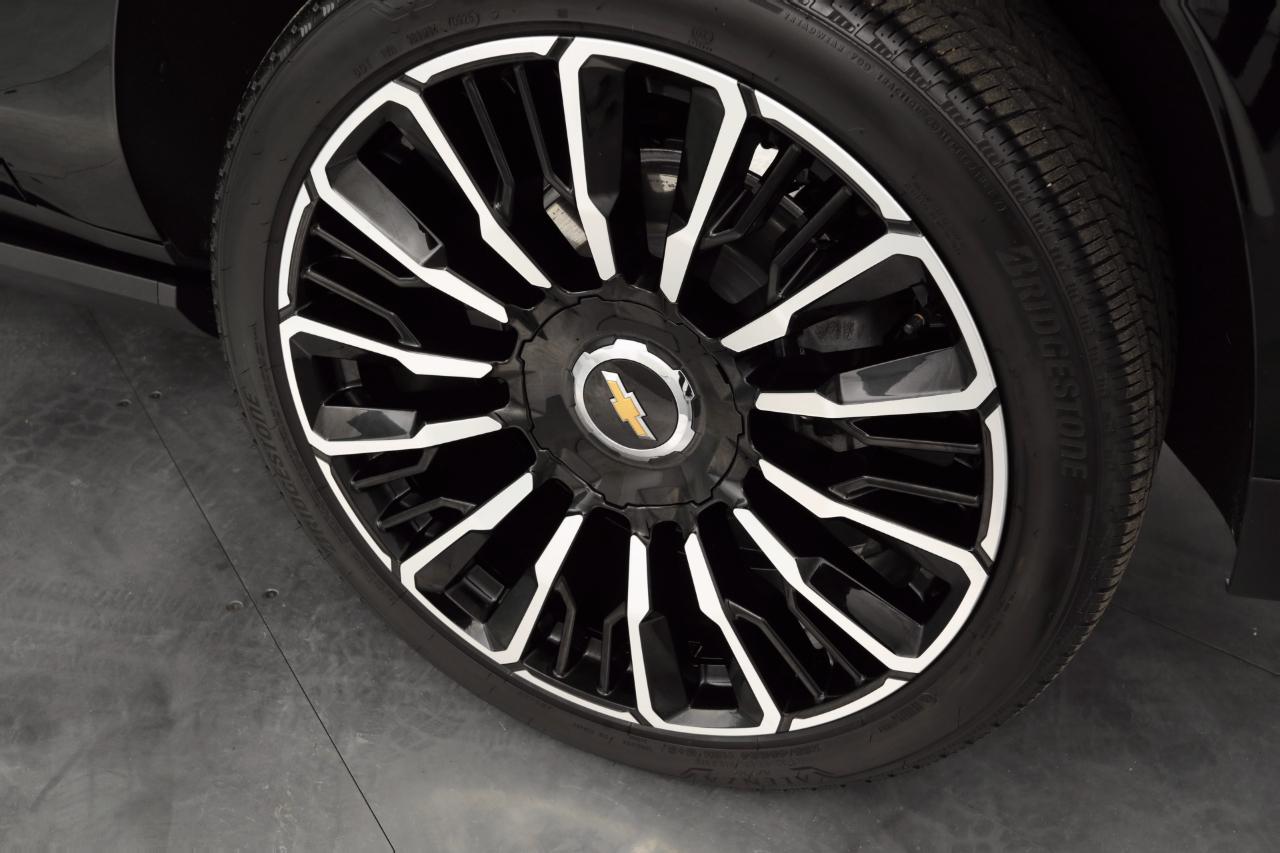 Chevrolet Suburban High Country 4WD 2025