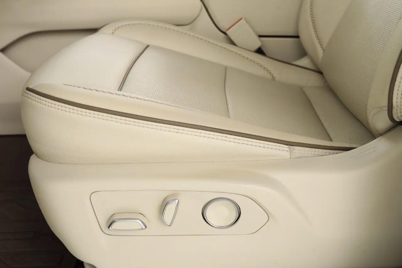 GMC Yukon XL Denali 4WD 2023