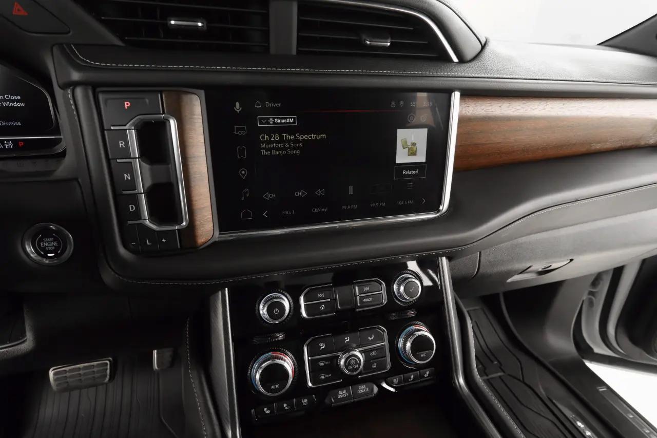 GMC Yukon XL Denali Ultimate 4WD 2023