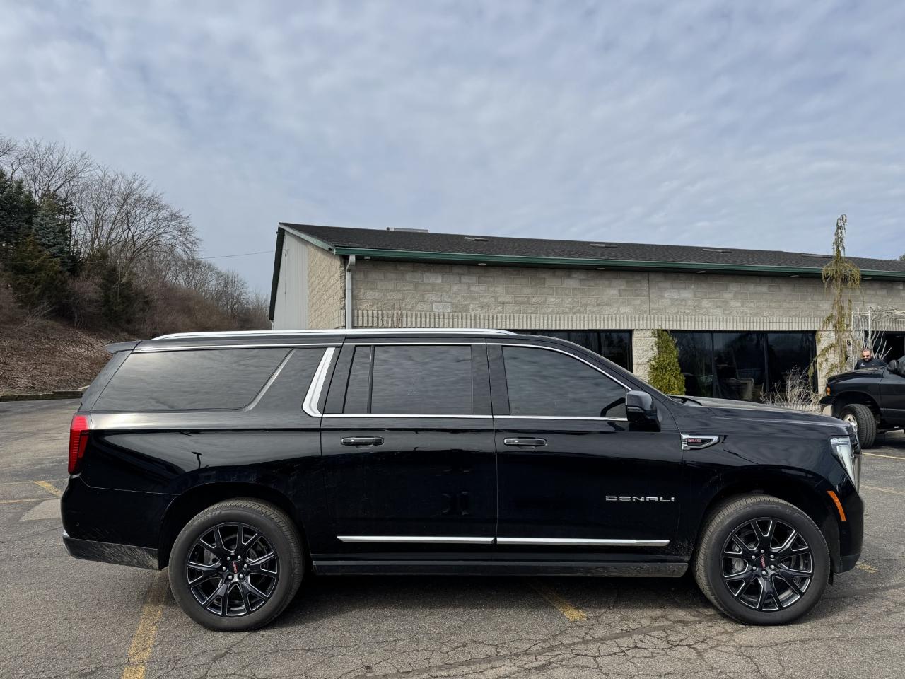 GMC Yukon XL Denali 4WD 2025